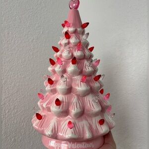 Valentines Day light up tree 🎄🩷🎀